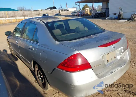 2007 Honda Accord 2.4 Lx z USA, uszkodzony, nr VIN 1HGCM56437A012870